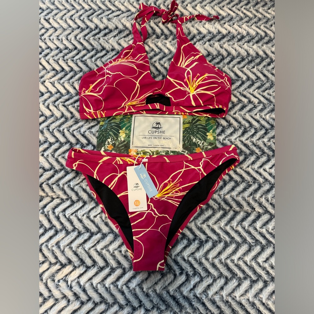 CUPSHE two piece suite size XL. Never worn, NWT.
